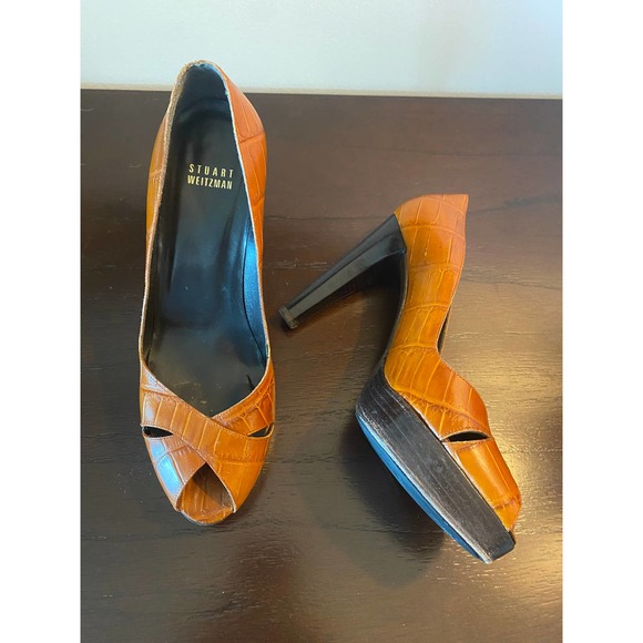 Stuart Weitzman Embossed Crocodile Peep Toe Platform Pumps in Brown size 8.5 - Picture 2 of 7